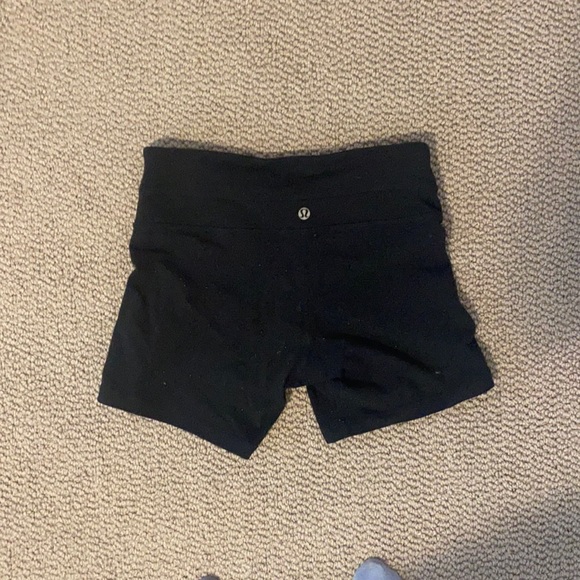 Lululemon mid length shorts - Picture 1 of 3
